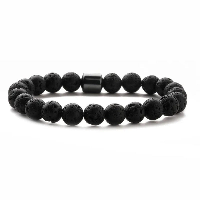 Pulsera de piedras volcánicas negras con detalle central de hematita para hombre – estilo minimalista y elegante