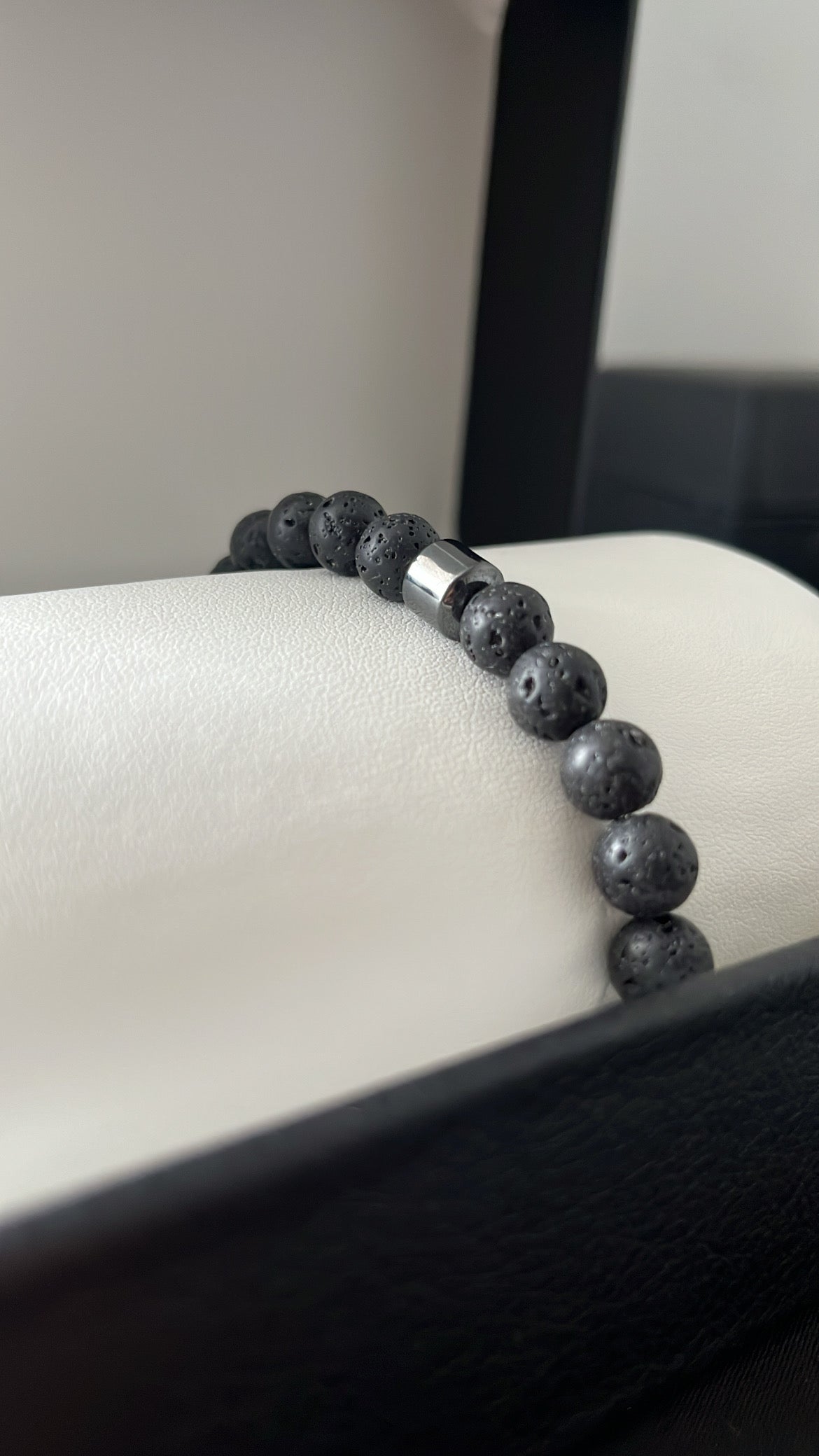 Pulsera de Piedra Volcánica para Hombre – Diseño Ajustable y Elegante