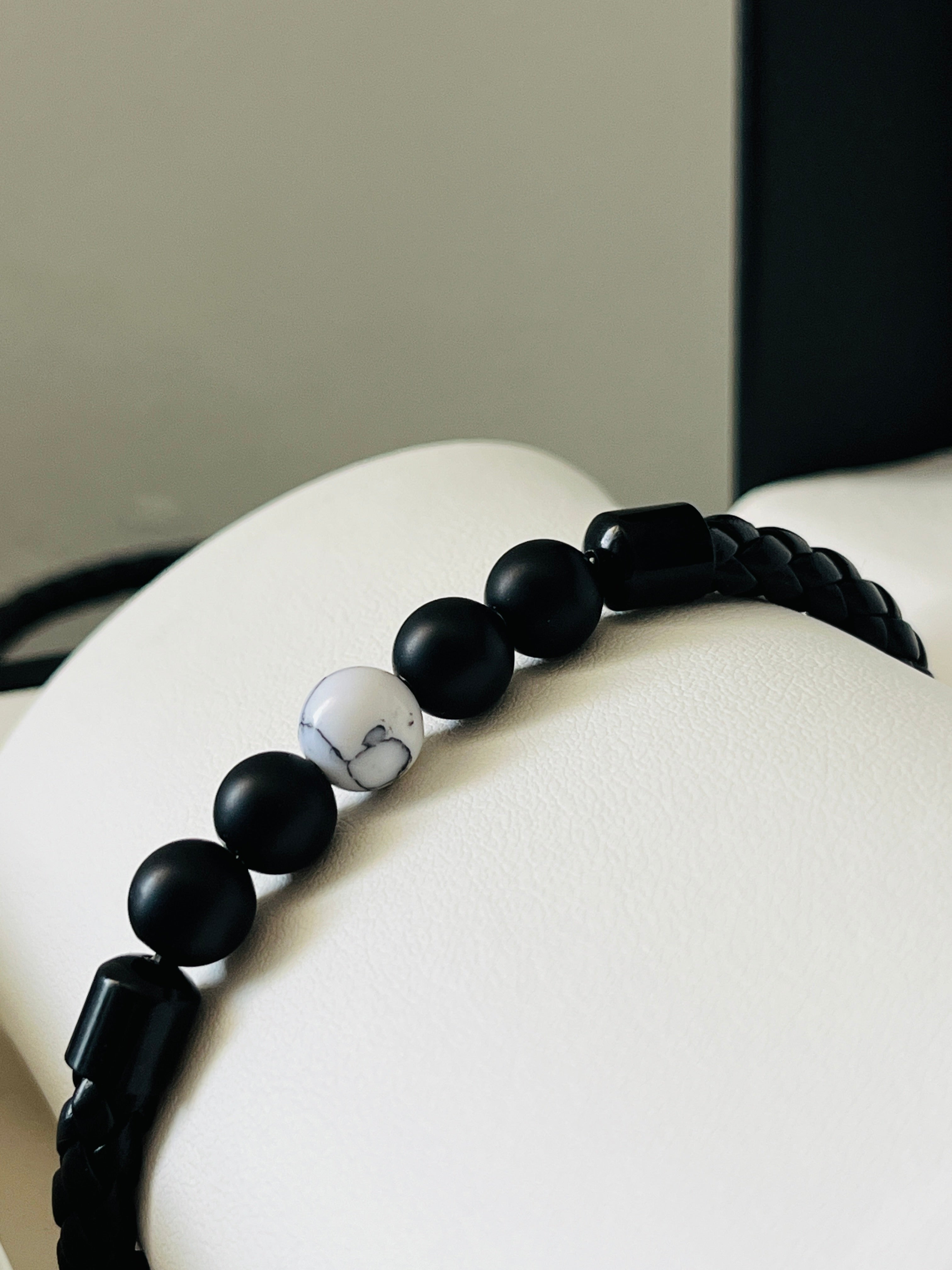 Pulsera de cuenta volcánica, piedra howlita