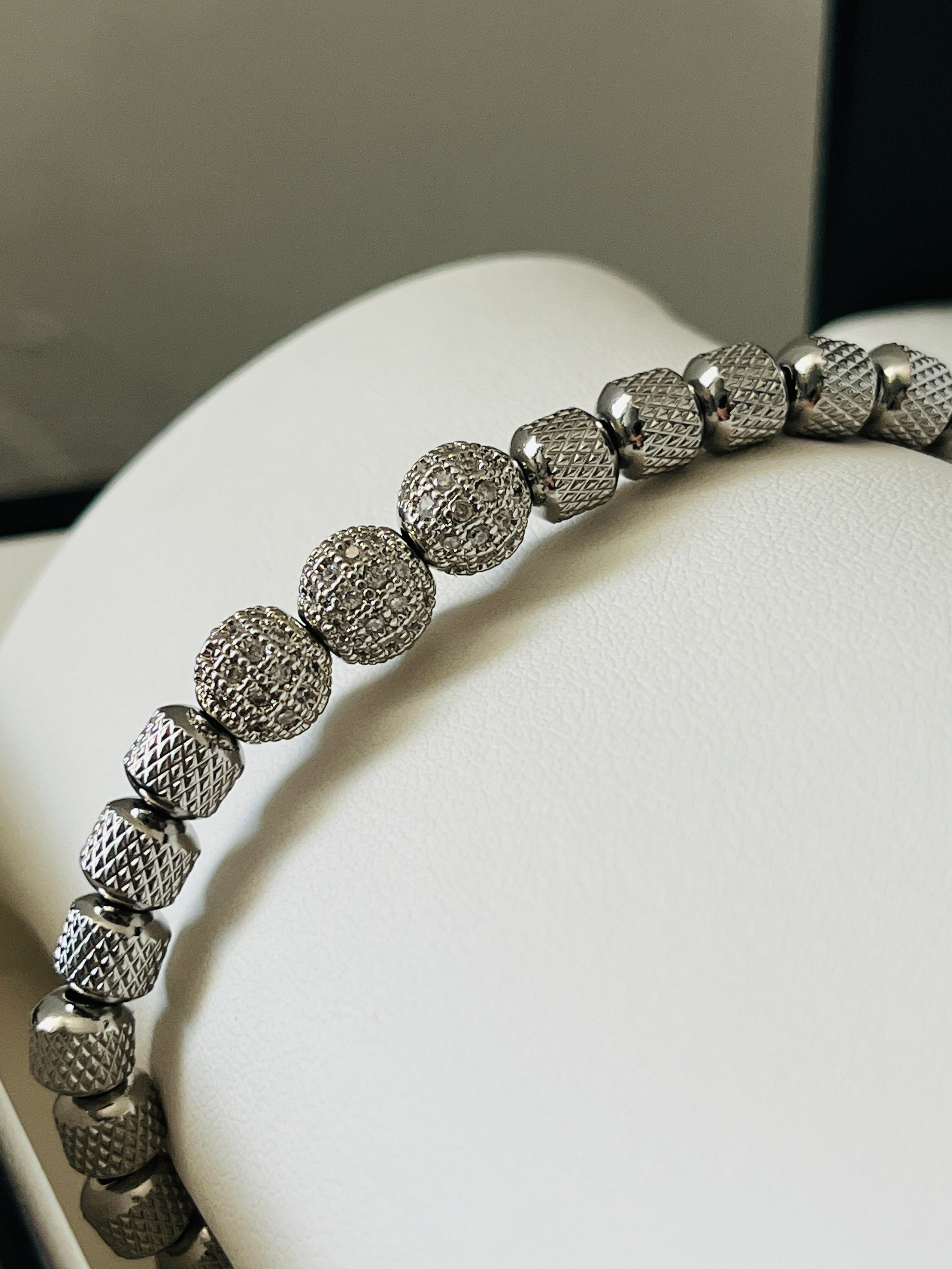 Pulsera de Acero Inoxidable con Piedras de Circonita para Hombre – Ajustable y Elegante