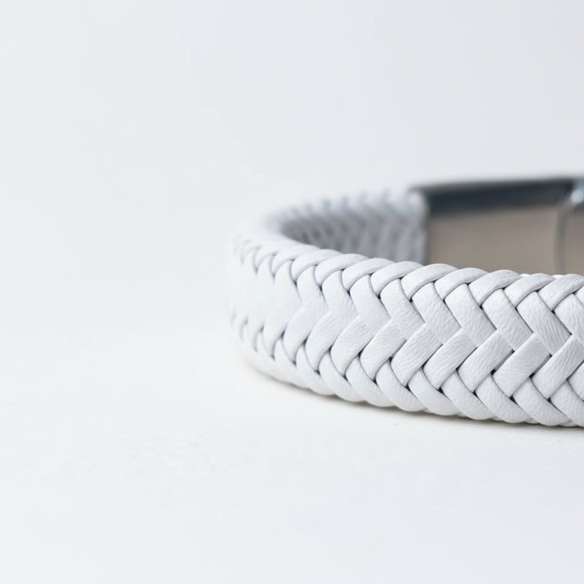 Pulsera de cuero trenzado: Blanco frío