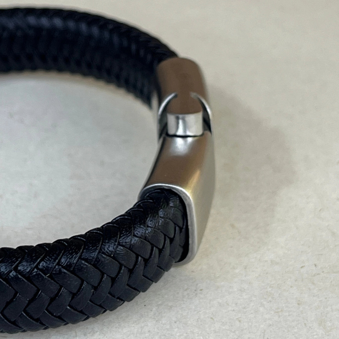 PULSERA CUERO GENUINO: NEGRO