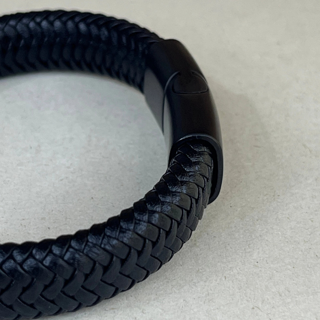 PULSERA CUERO GENUINO: NEGRO