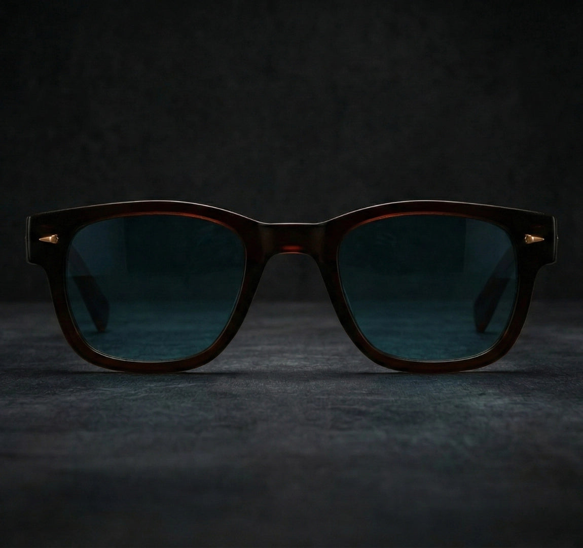 Gafas de sol de montura marrón y lentes azul degradado