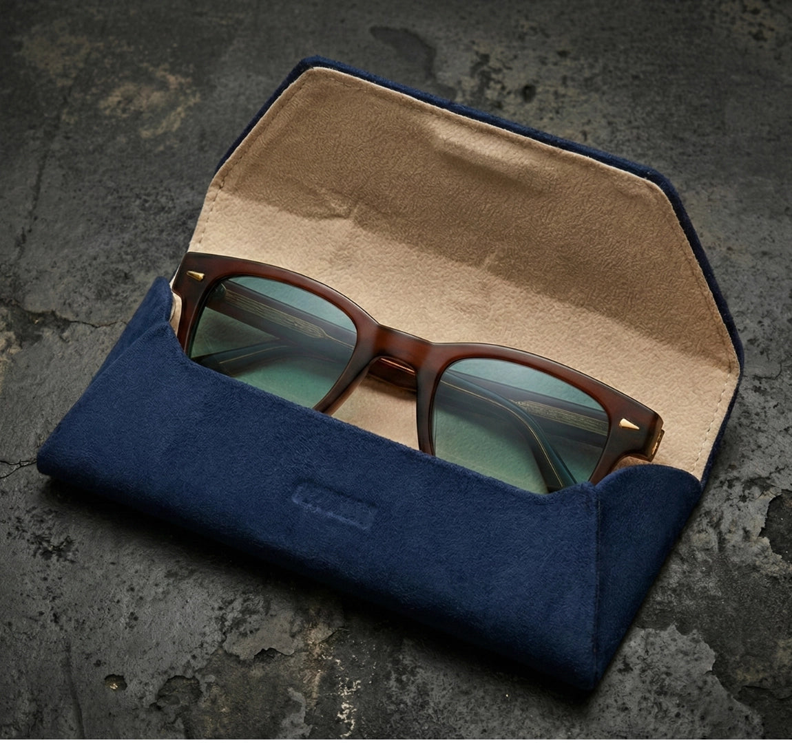 Gafas de sol de montura marrón y lentes azul degradado