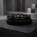 pack de pulseras en fondo brutalista 