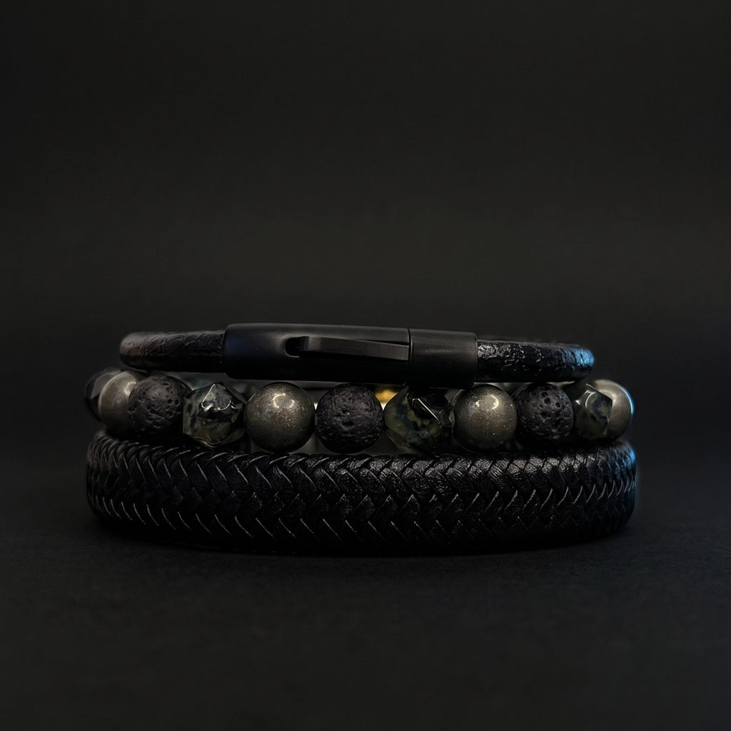 Pack de 3 pulseras de cuero natural y piedra volcanica en fondo negro minimalista