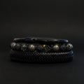 Pack de 3 pulseras de cuero natural y piedra volcanica en fondo negro minimalista