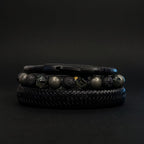 Pack de 3 pulseras de cuero natural y piedra volcanica en fondo negro minimalista