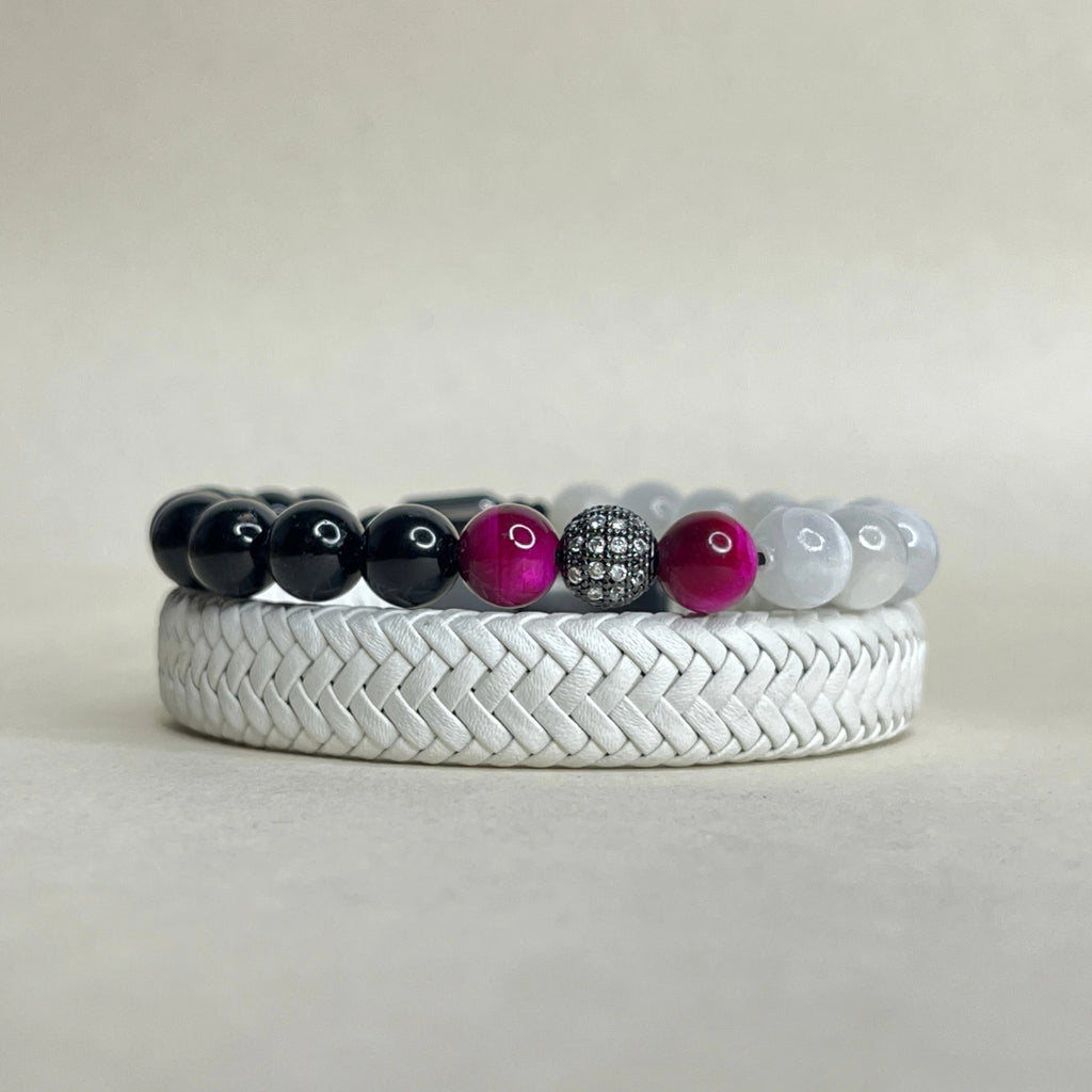 Pulsera masculina de cuero trenzado blanco con broche de acero inoxidable premium.