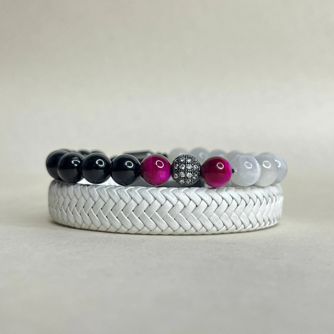 Pulsera masculina de cuero trenzado blanco con broche de acero inoxidable premium.
