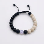 Pulsera hecha a mano con ónix negro y cerámica en contraste, cordón ajustable, joyería masculina Colombia