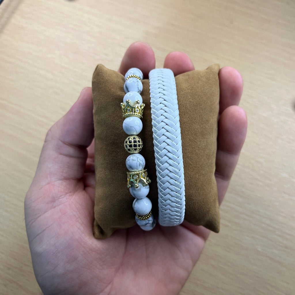 Set de manillas para hombre piedra natural howlita y cuero trenzado blanco bovino 