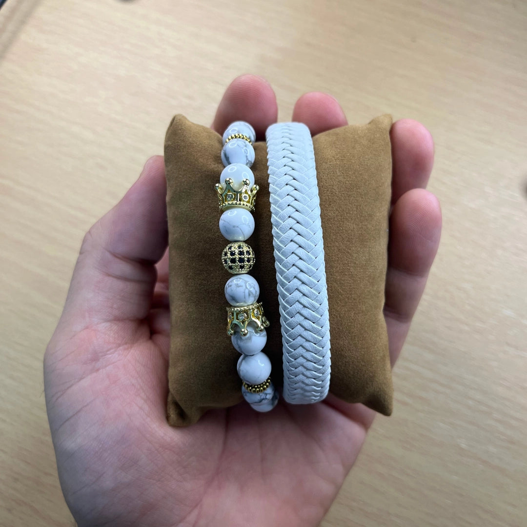 Set de manillas para hombre piedra natural howlita y cuero trenzado blanco bovino 