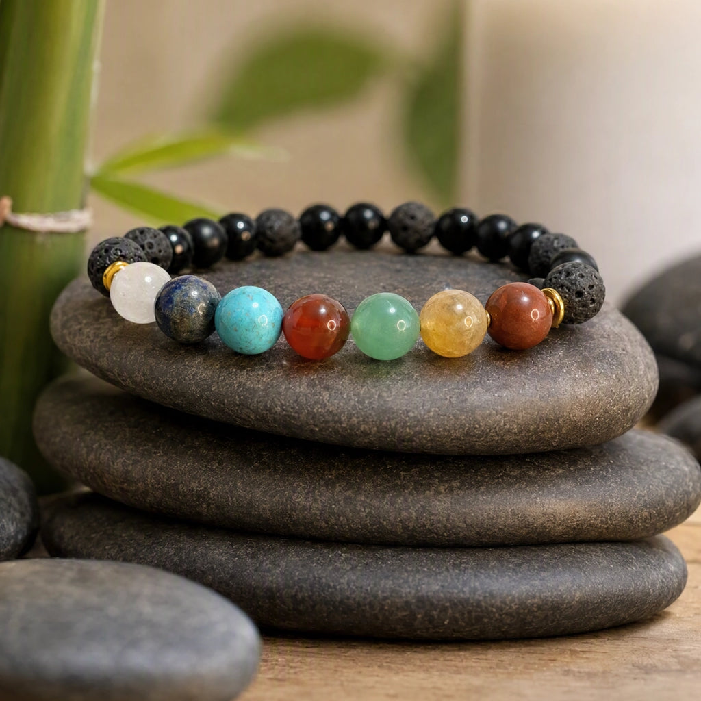 Pulsera 7 chakras en ambiente zen con velas y bambú