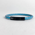 Pulsera cuero trenzado azul celeste vista completa