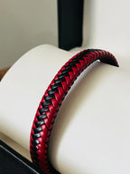 Pulsera de cuero trenzado rojo y negro para hombre con cierre magnético elegante