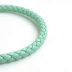 Vista lateral de pulsera de cuero bovino color verde jade