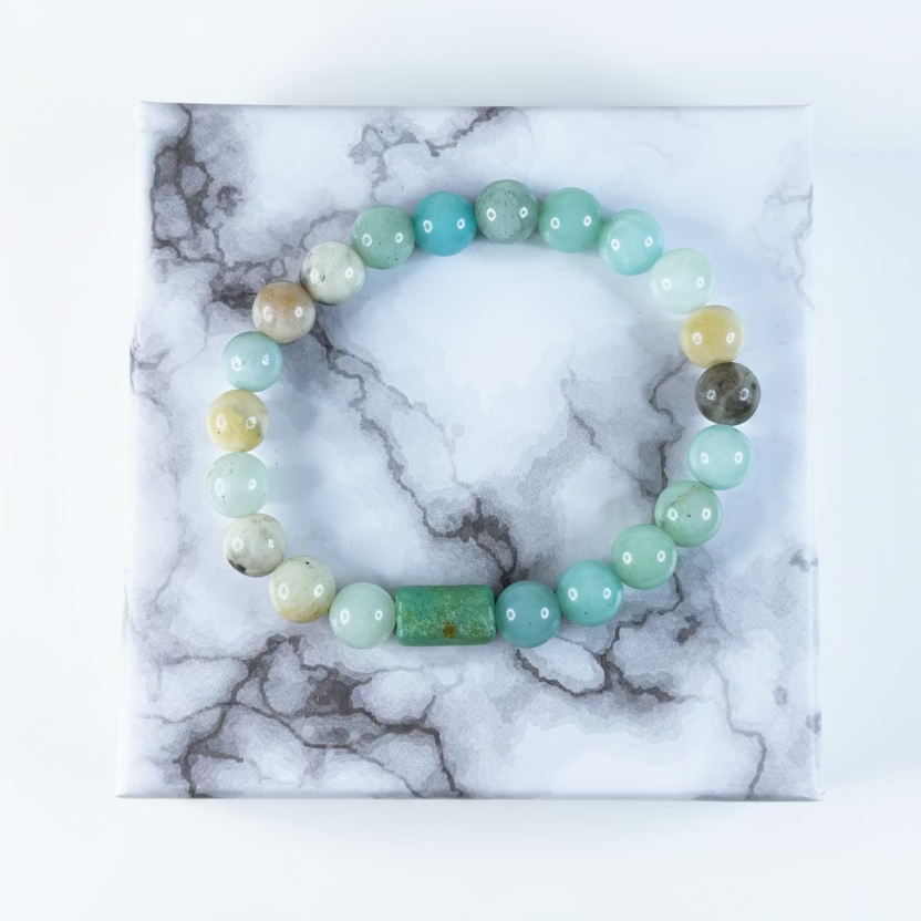 Vista completa de pulsera de la amistad de piedra amazonita, joyería energética verde azulada