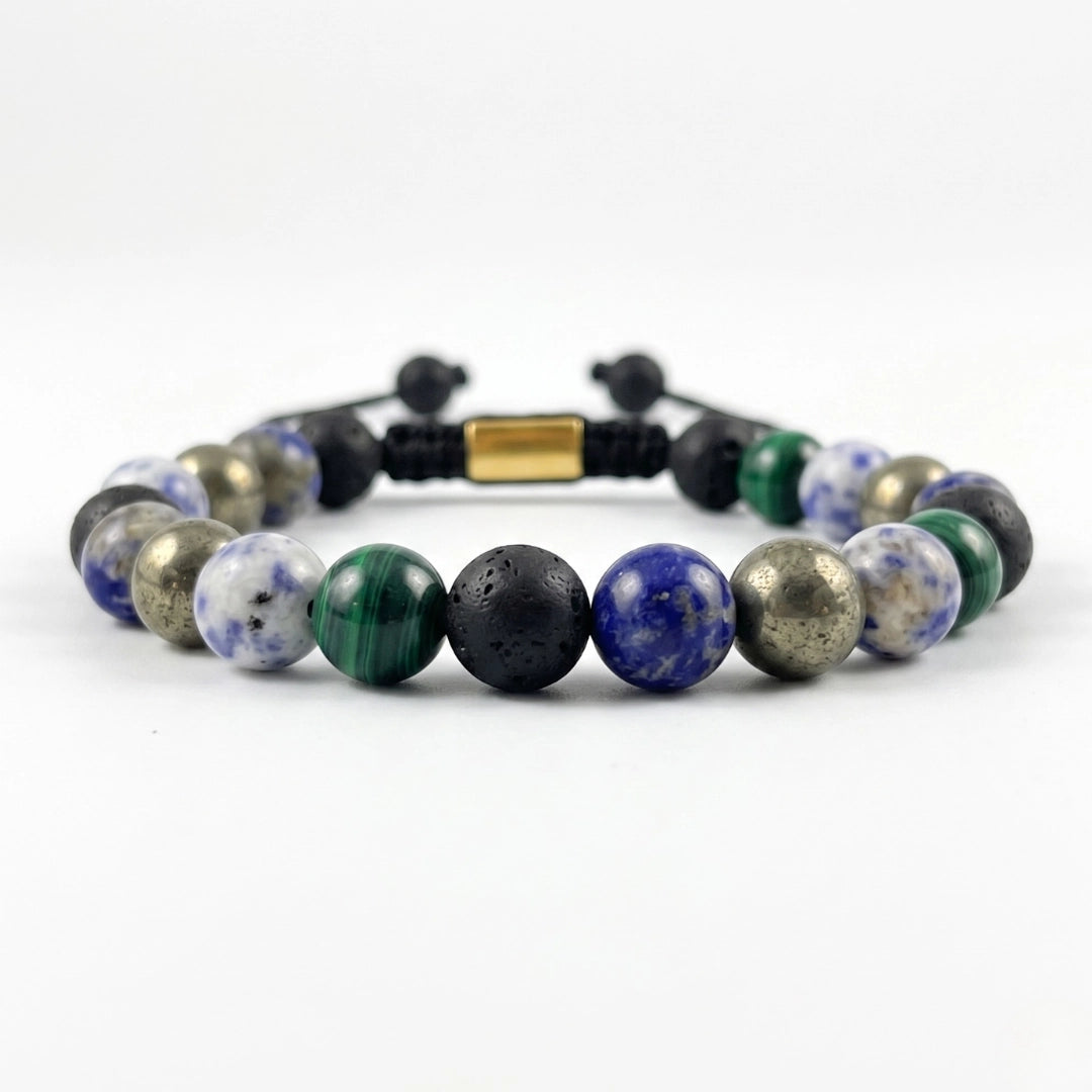 Pulsera para hombre de piedras naturales destacando el jaspe azul, lapislázuli y pirita brillante.