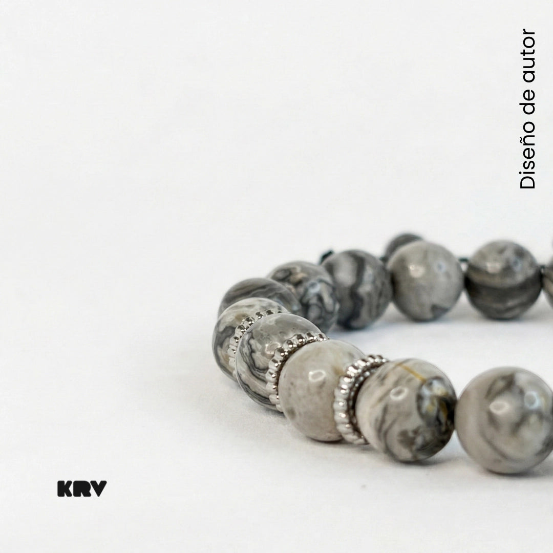 Pulsera con vista lateral de piedras naturales de pepas jaspe 