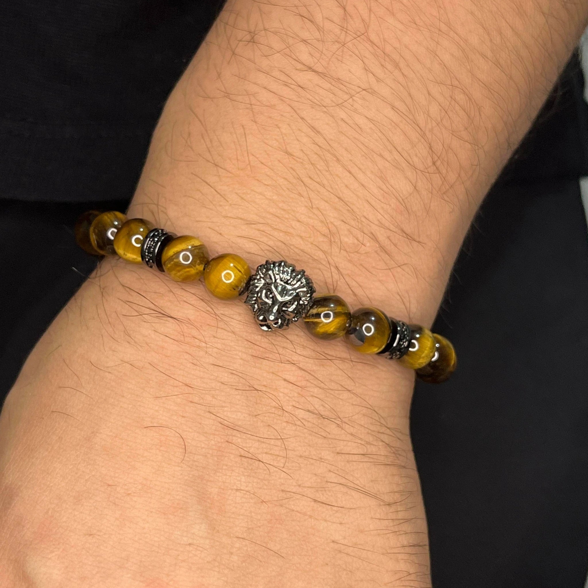 Pulsera de cuentas de ojo de tigre dije metálico de león, krv accesorios para hombre. Envio gratis y contraentrega disponible a toda Colombia
