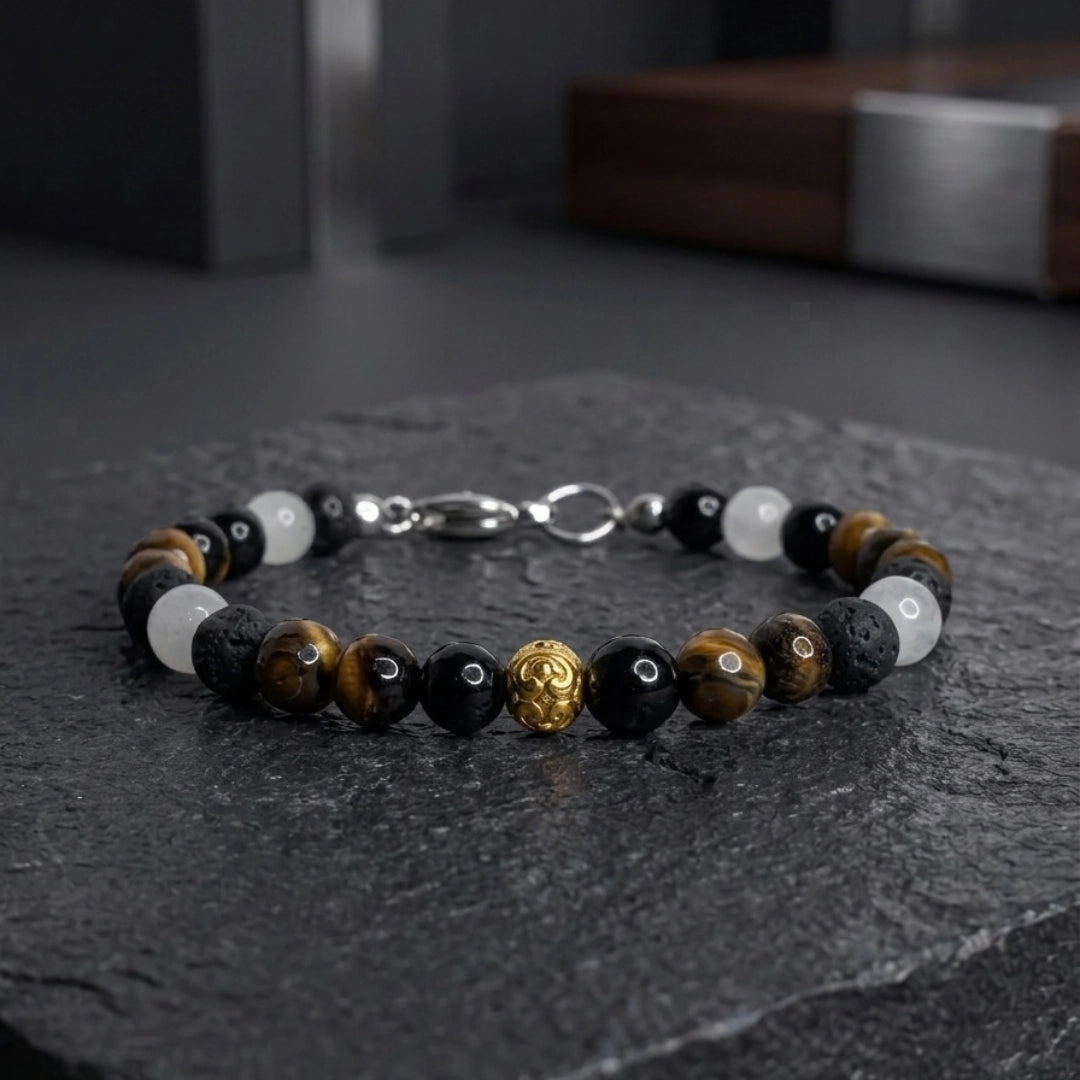 Pulsera masculina de piedras naturales ojo de tigre, turmalina negra, jade blanco y balín dorado tallado.