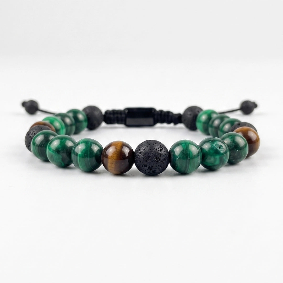 Pulsera masculina elaborada principalmente en piedra natural malaquita verde con acentos de ojo de tigre y piedra volcánica negra.