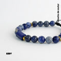 Pulsera de piedras naturales azules Sodalita y Lapislázuli para hombre con diseño ajustable.