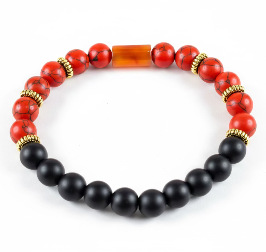 Pulsera elástica para hombre combinando cuentas de Turquesa Roja con vetas y Ónix negro profundo.