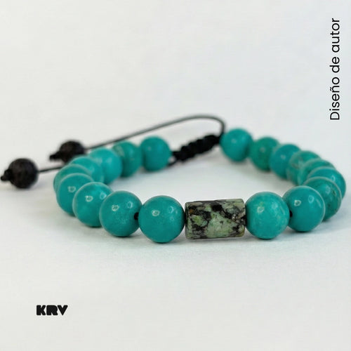 Detalle de separador de Turquesa Africana natural en pulsera artesanal de piedras verdes.