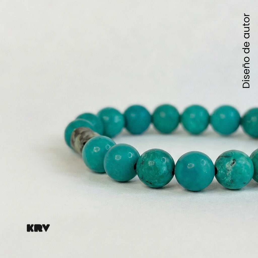 Pulsera de piedras naturales Turquesa Verde y Africana en muñeca de hombre estilo casual KRV.CO.
