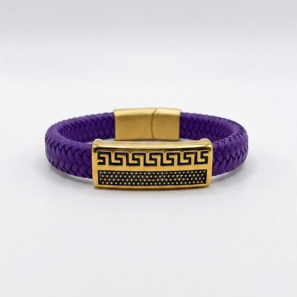 Vista frontal de la pulsera Atenas en cuero trenzado Violeta con acabado en acero dorado