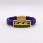 Vista frontal de la pulsera Atenas en cuero trenzado Violeta con acabado en acero dorado