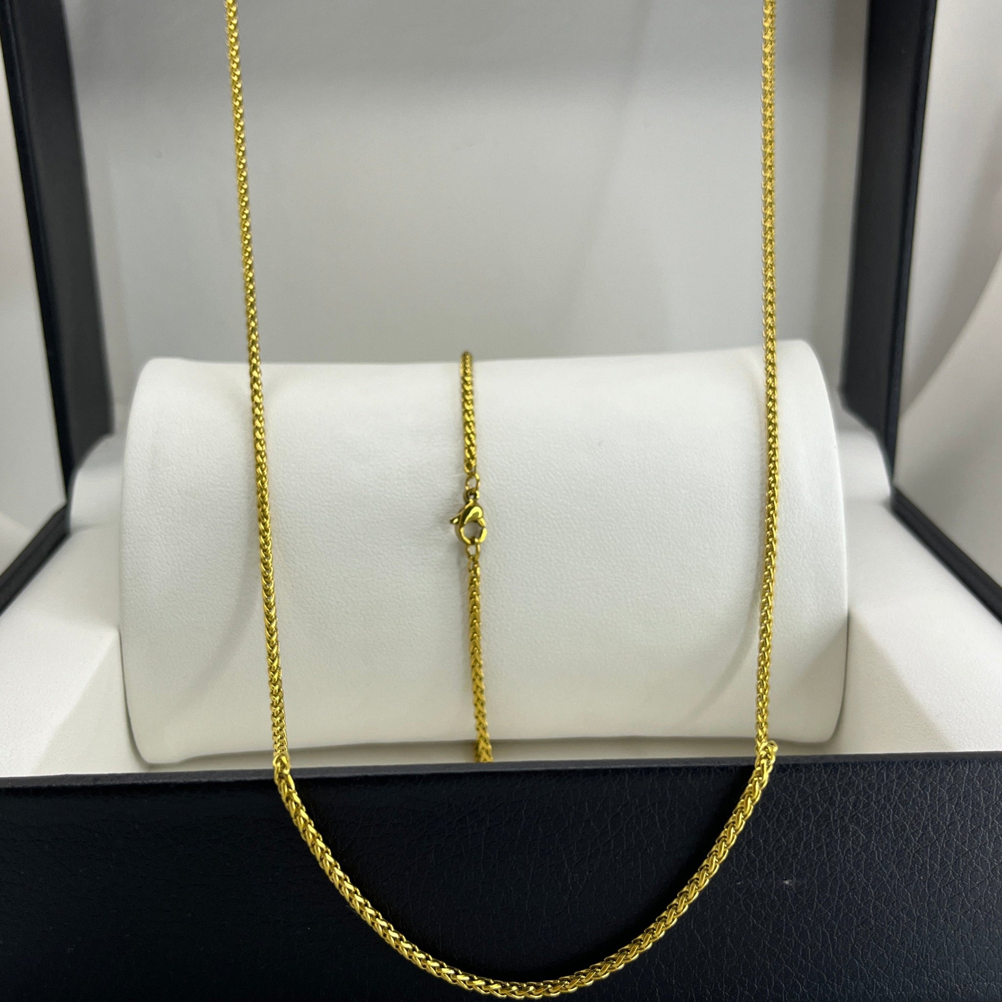 Set de collar y pulsera para hombre color dorado, krv accesorios. Envio a toda Colombia y contraentrega disponible