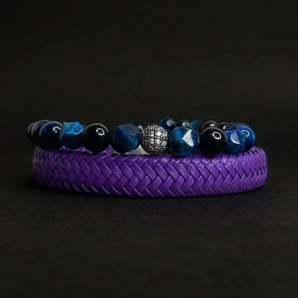 Pulsera ancha para hombre de cuero trenzado violeta índigo con broche de acero inoxidable.